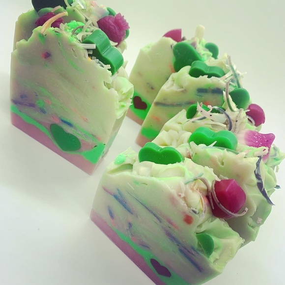 Handmade soap. Lots of diff scents /essential oils - Picture 4 of 6